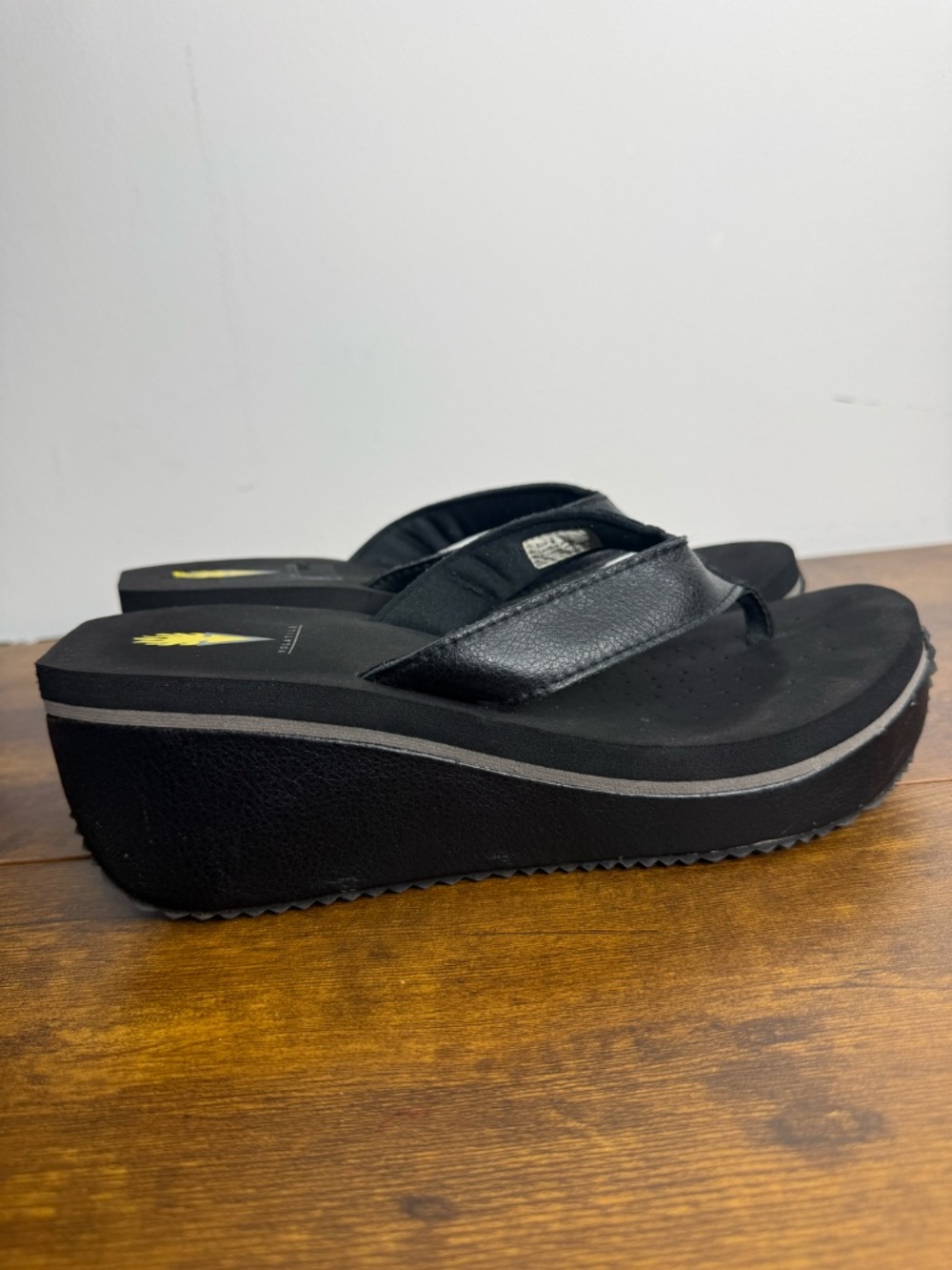 Volatile Women's Frappachino wedge flip-flops (Size 9) - Picture 9 of 9